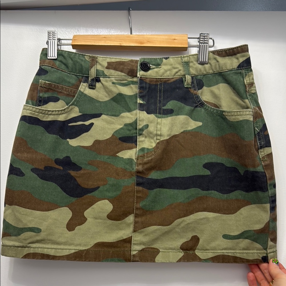 Forever 21 camouflage mini skirt size m fits like xs/s